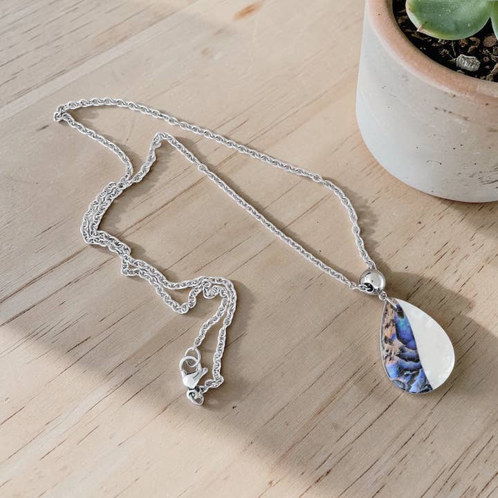 Collier abalone, nacre et acier inoxydable pour la vente par Covaly Artisan Jewelry