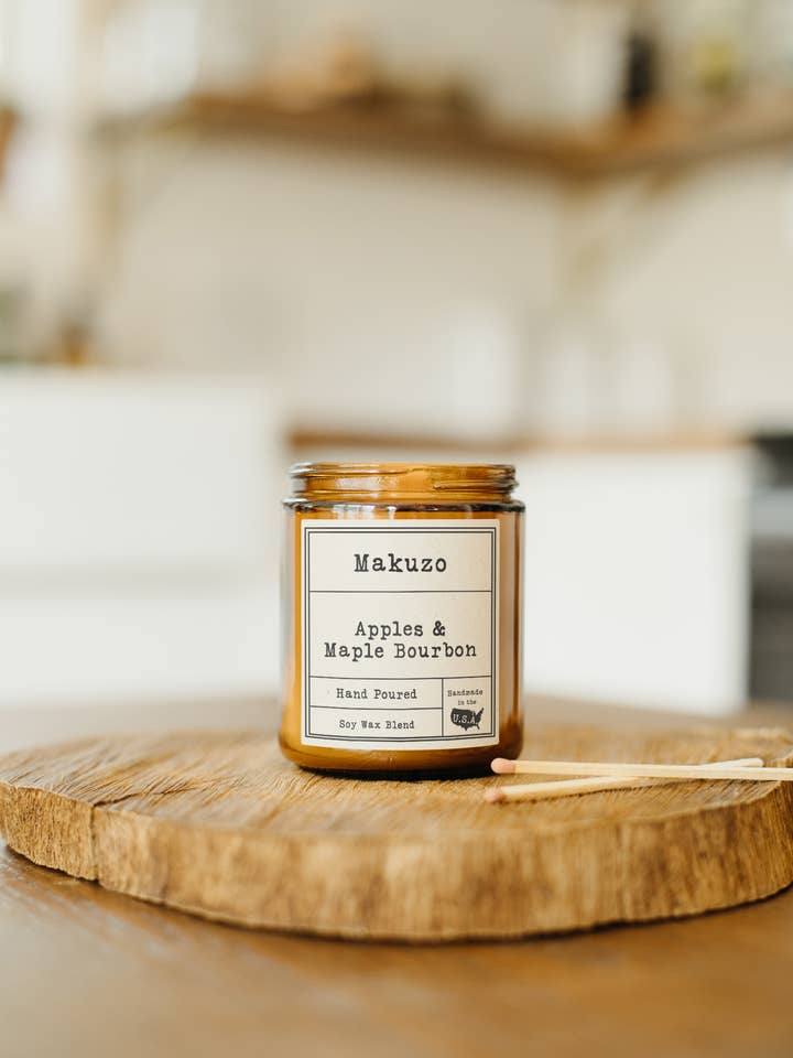Äpplen och lönn Bourbon Wood Wick Candle för wholesale av Makuzo