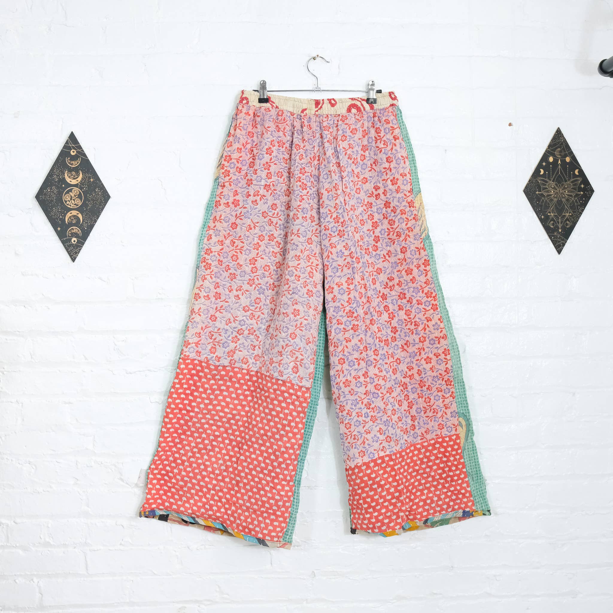 Karma Nepal Crafts – Großhandel Hose – Damen – Handgefertigte Kantha Wendehose mit weitem Bein11