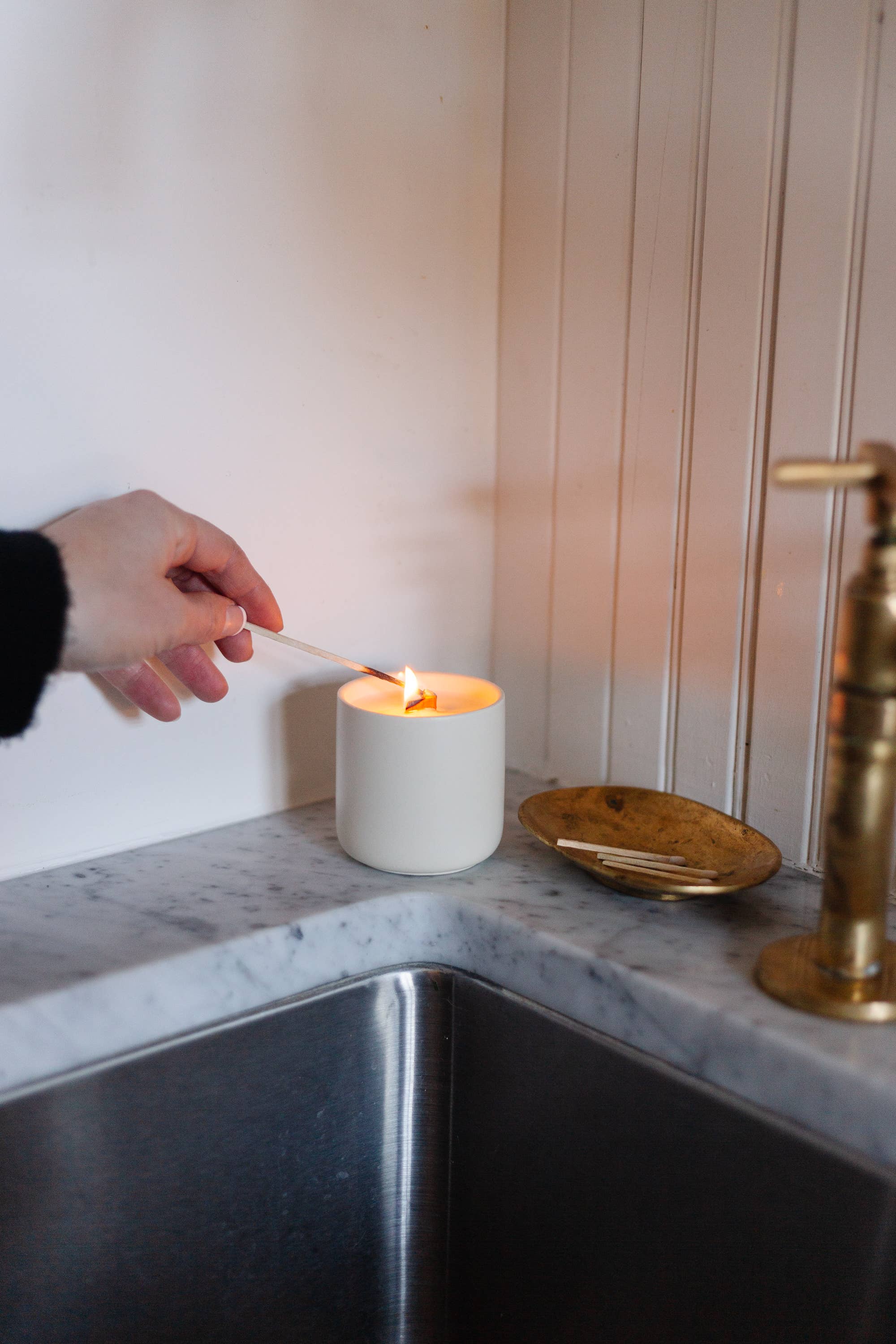 Simply Curated - Wholesale Jar/Filled Candle - No. 02 - Ceramic Botanical Soy Candles4