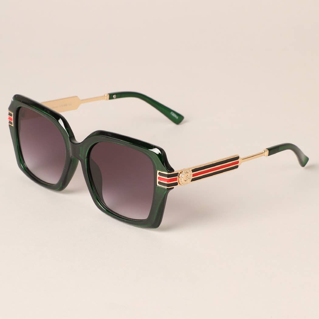 12 COLORI ASSORTITI Occhiali da sole da donna con montatura squadrata ed elegante in vendita all'ingrosso su Faire5