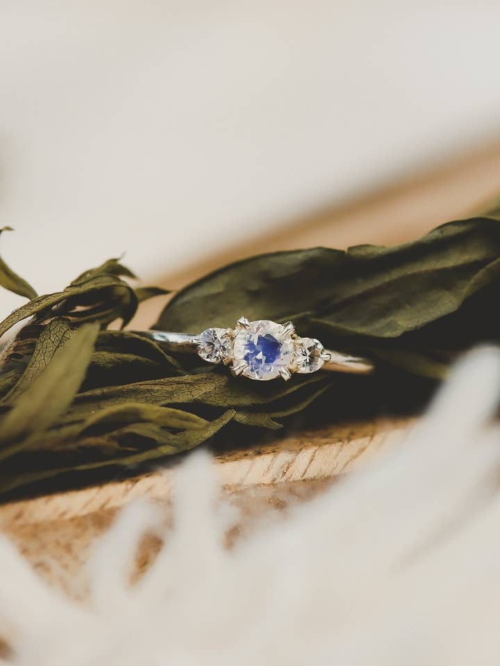 Sterling Silver Månsten och vit safir Ring för wholesale av Lacee Alexandra Jewelry