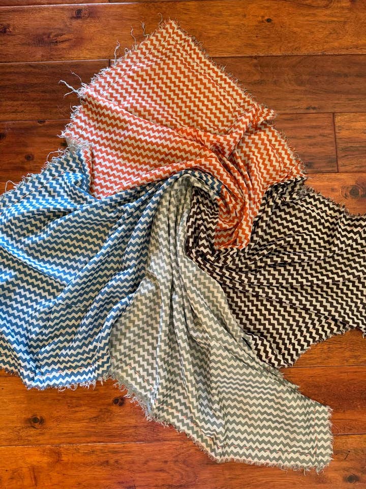 Lotto di sciarpe in pura SETA: Misure assortite per la vendita all'ingrosso da parte di Annahmol