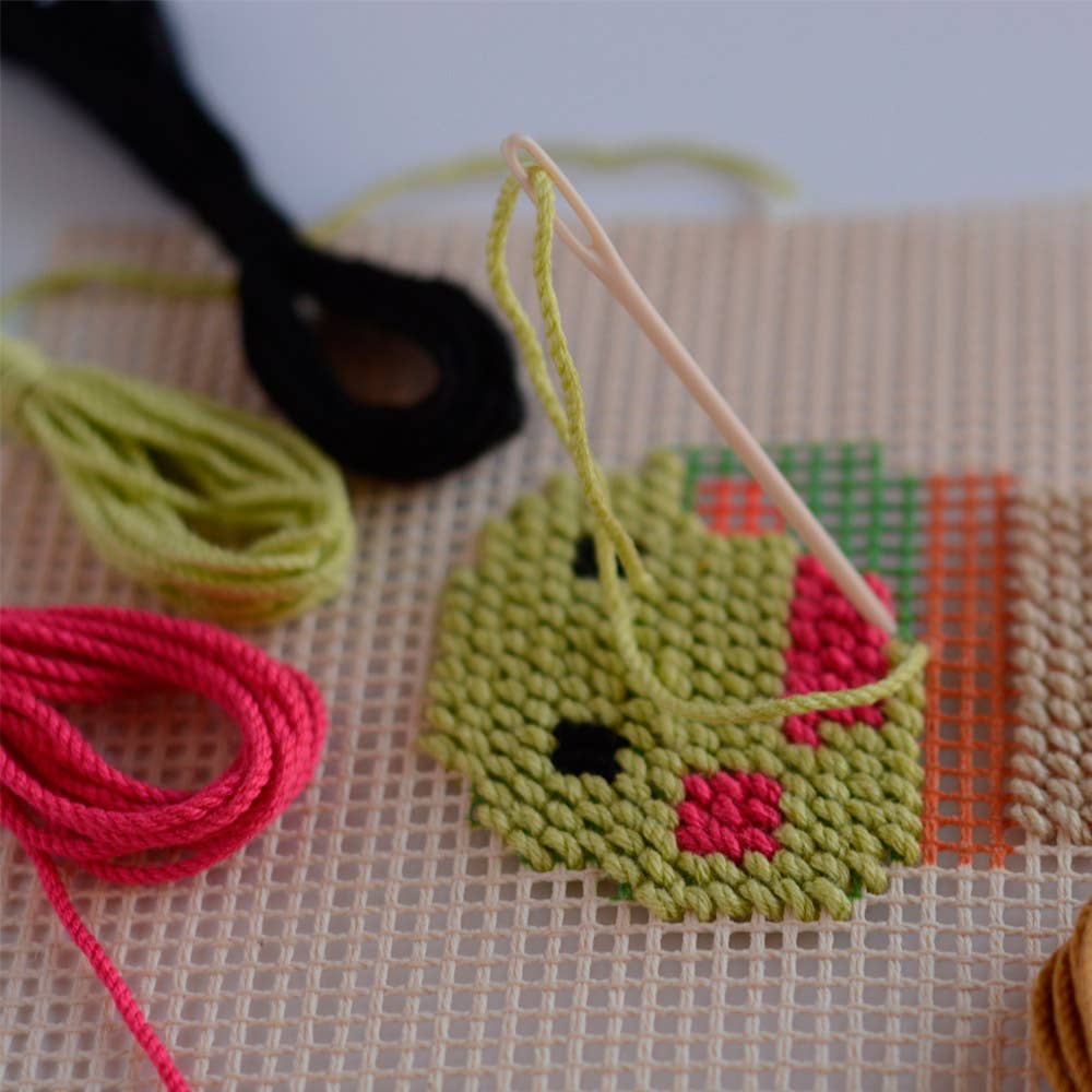 aPunt Barcelona - Wholesale Embroidery/Cross Stitch Supplies - Crafts for children embroidered in half stitch5