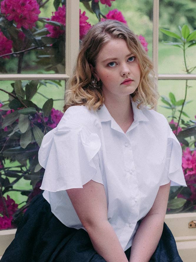 Plooihemd met tulpen in witte zijden popeline voor wholesale door Jasmine Chong