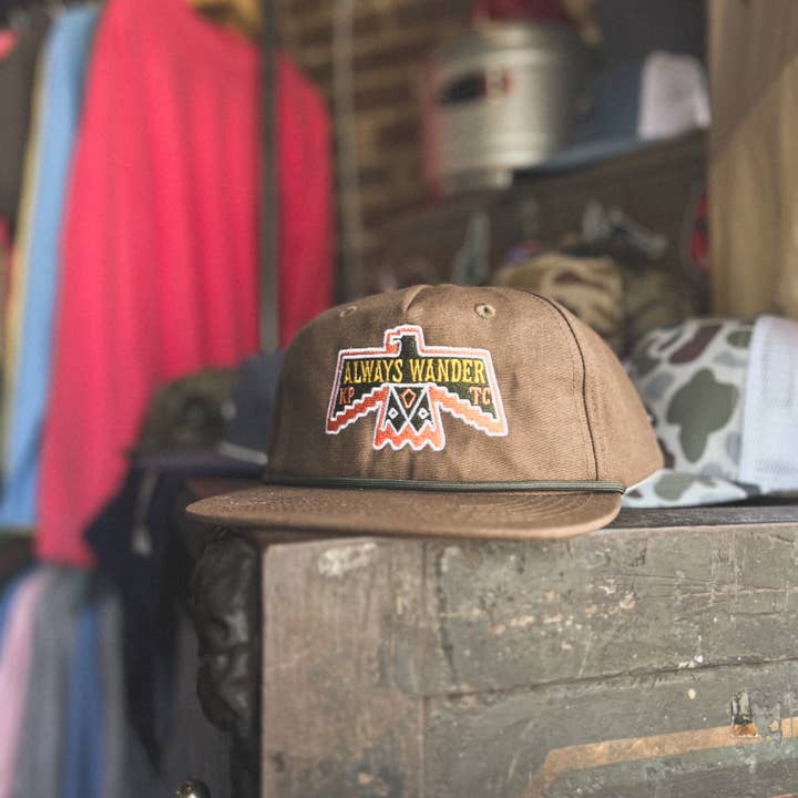 Knotted Pine Trading Co. - Vente Casquette à visière plate – unisexe - T Bird - Casquette à corde - Tabac