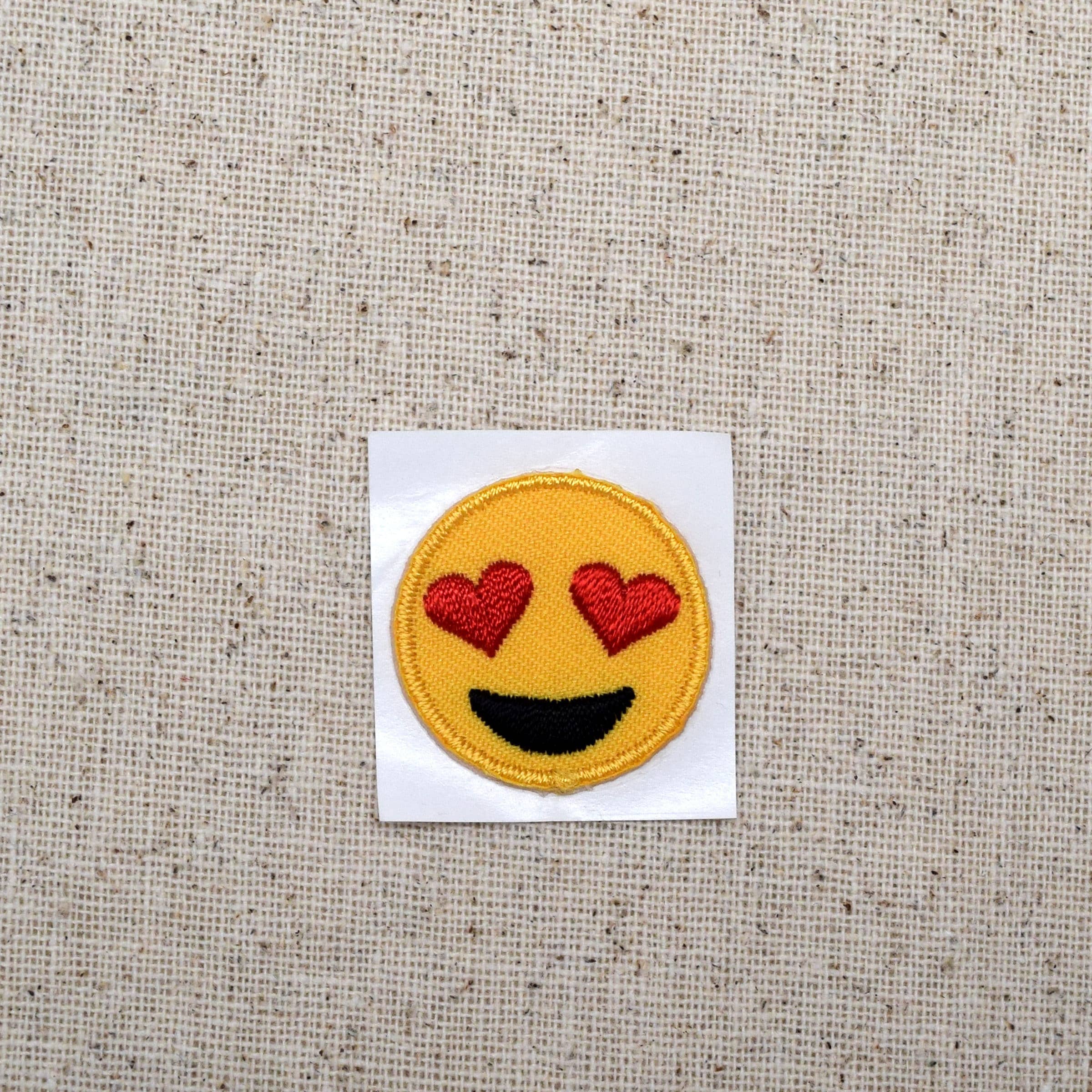 Wholesale Applique – wholesale Patch – SMALL - Smiley Face - Emoji - Heart Eyes - Iron on Applique - Embroidered Patch - 697124-SA