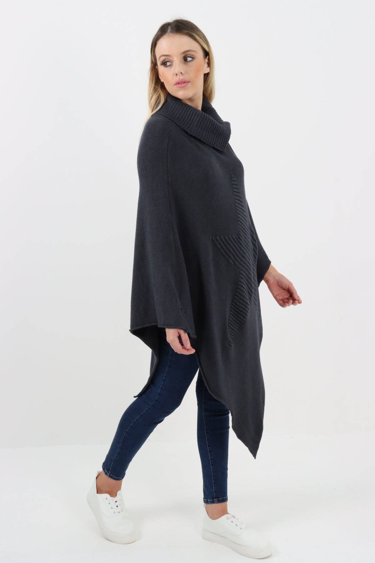 Miss Bold – Engroshandel Poncho - Dame – Italiensk strikket lagenlook poncho med stjernemønster og rullekrave9