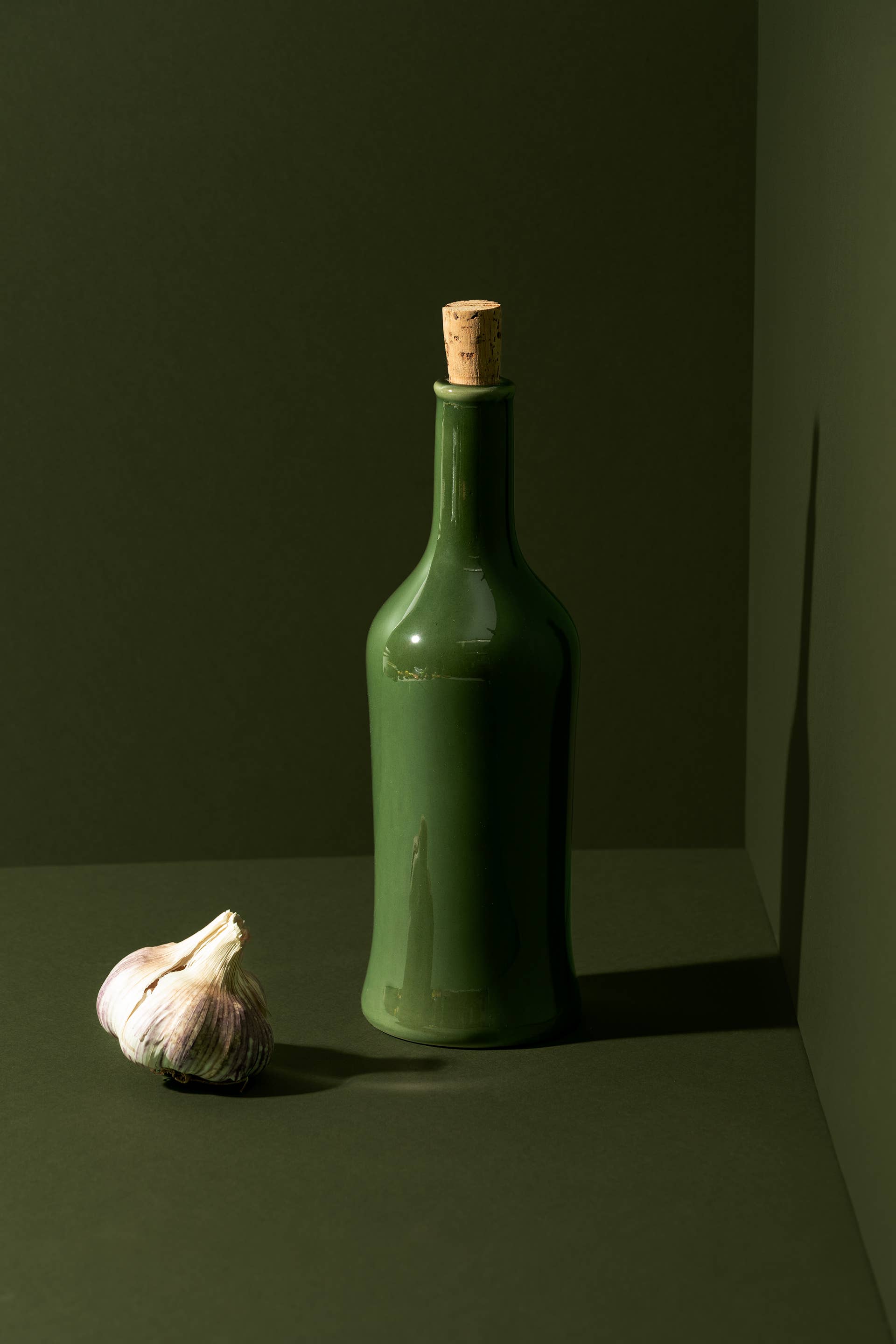 GHARYAN Stoneware & Olive Wood Tableware | Ships from USA - Venta al por mayor Dispensadores de aceite/vinagre - Dispensador de aceite de oliva artesanal de gres | Brutto 21 oz (600 ml)6