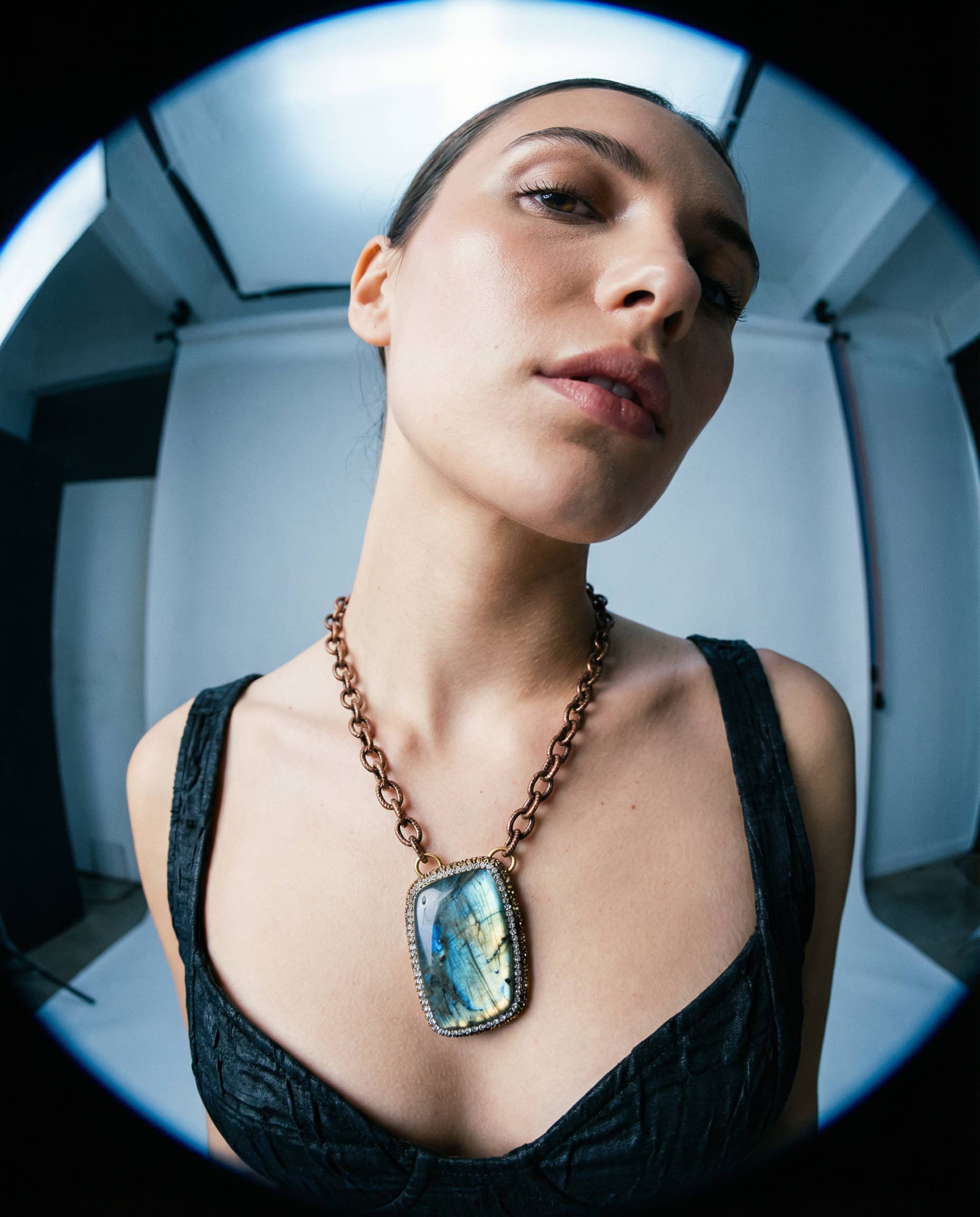 PHOEBE´S - Wholesale Pendant/Charm Necklace - Large Natural Labradorite Necklace with Bronze Chain