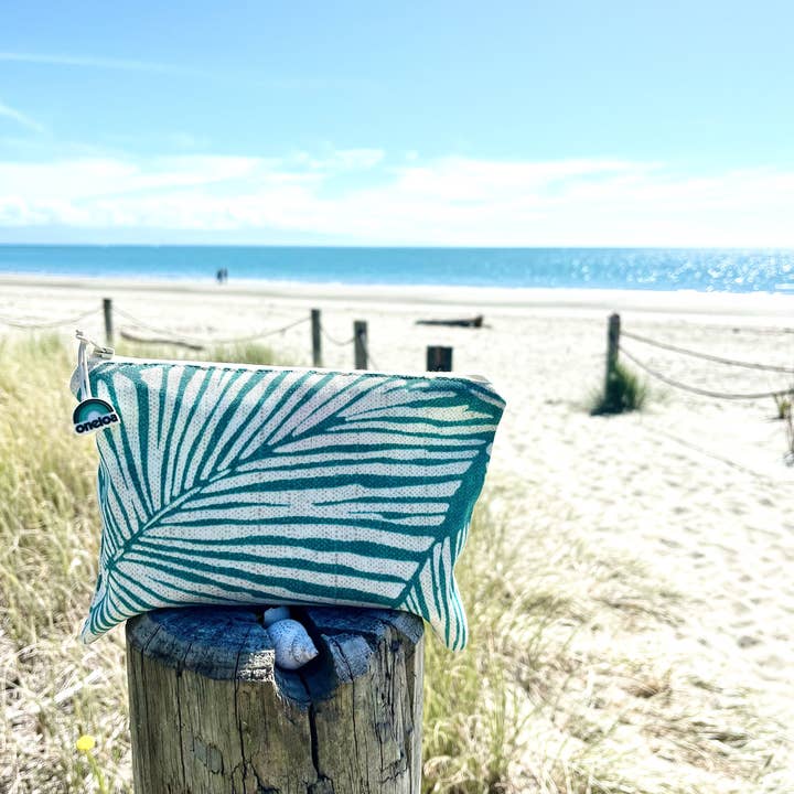 Teal Palm Nasstasche mit Kunststofffutter für den Großhandel von Oneloa Maui