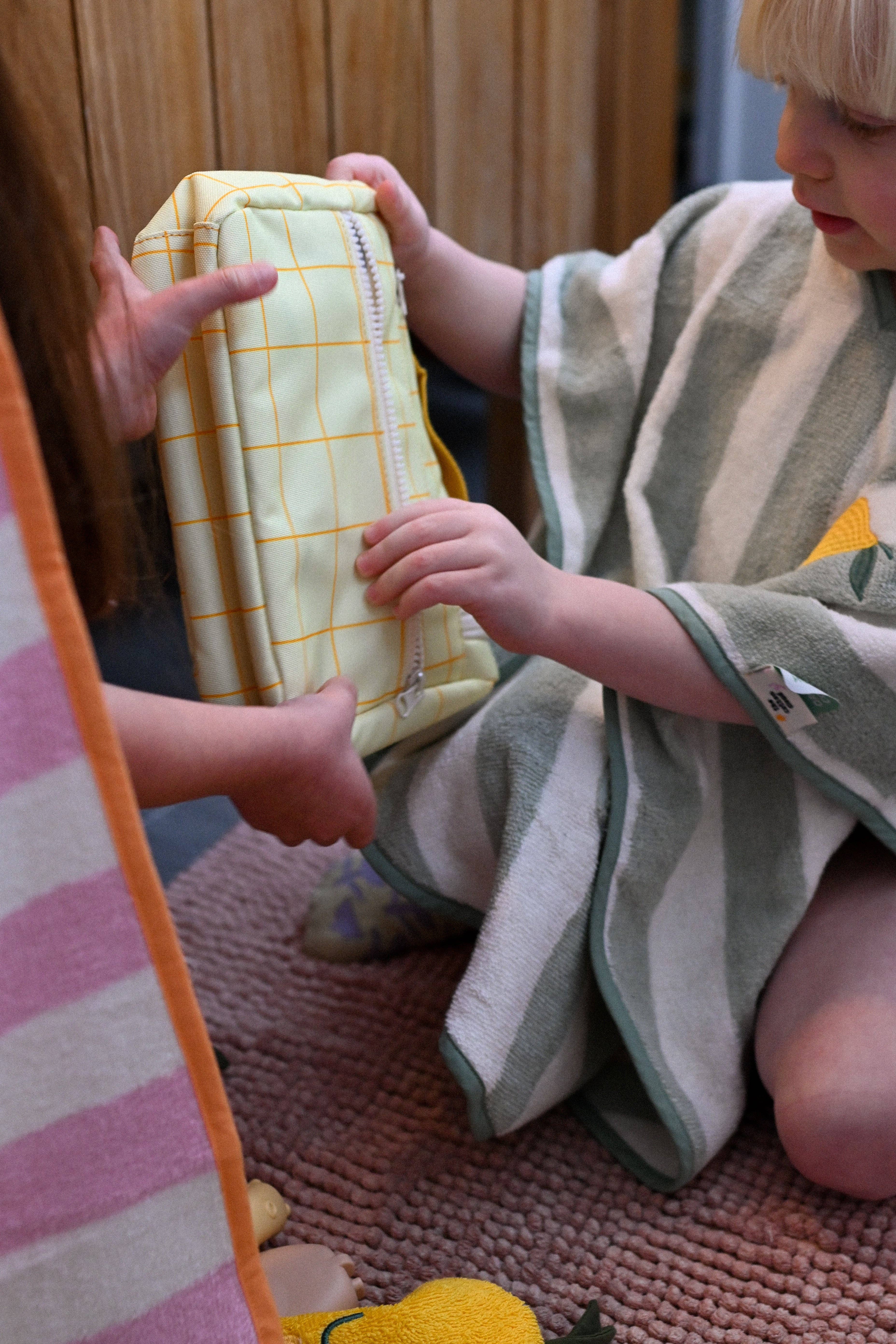 the cotton cloud - Wholesale Poncho Towel - Kids & Baby - Hooded Poncho Lola Lemon4