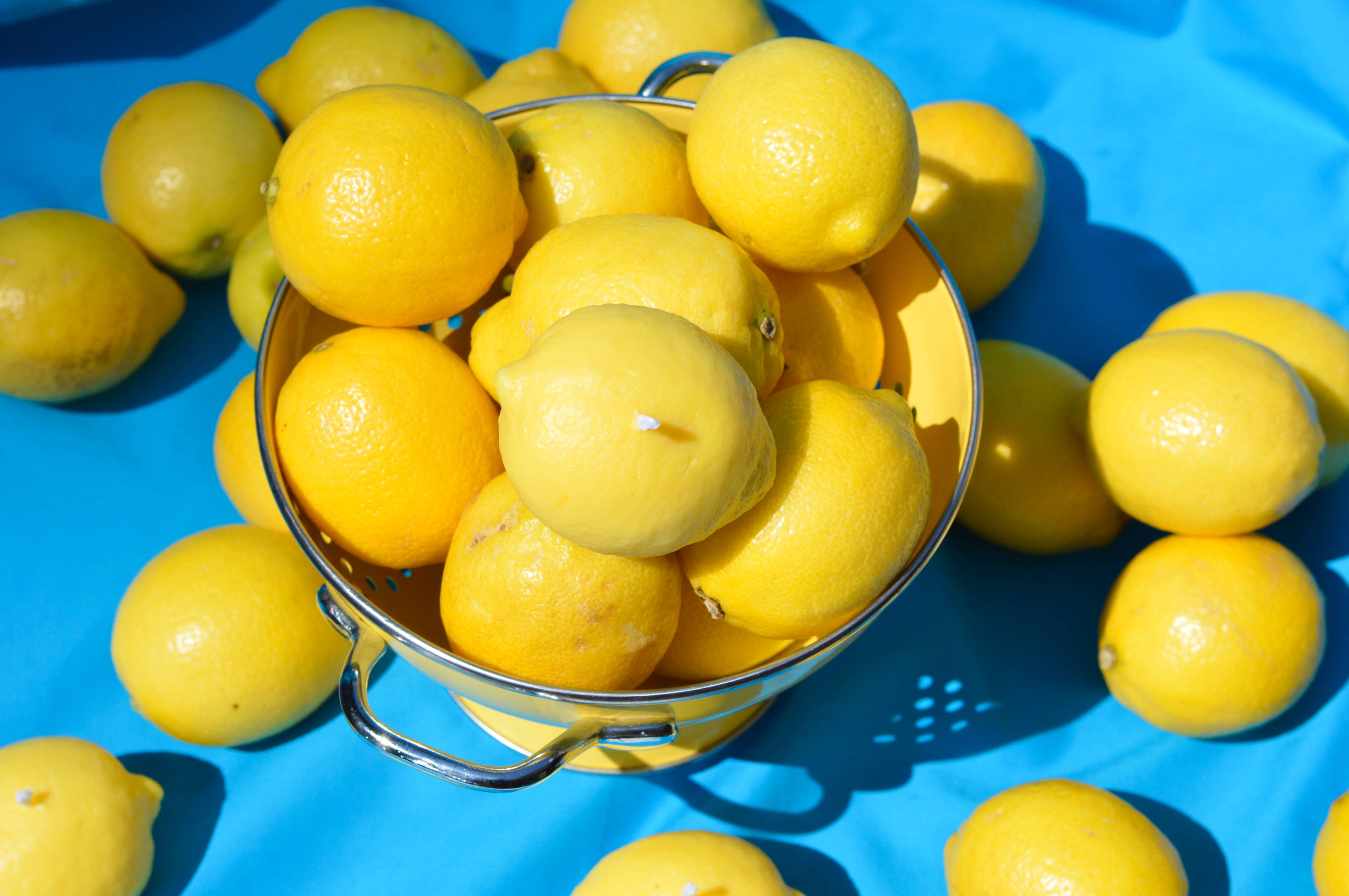 Glow Worm Goods - Venta al por mayor Velas de diseño llamativo - Vela de comida en forma de limón2