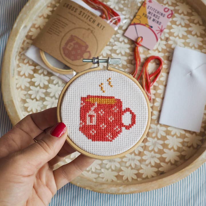 Kit de Ponto Cruz Mini Caneca de Chá | Kit de Artesanato para Iniciantes por atacado de Thimble and Fabric