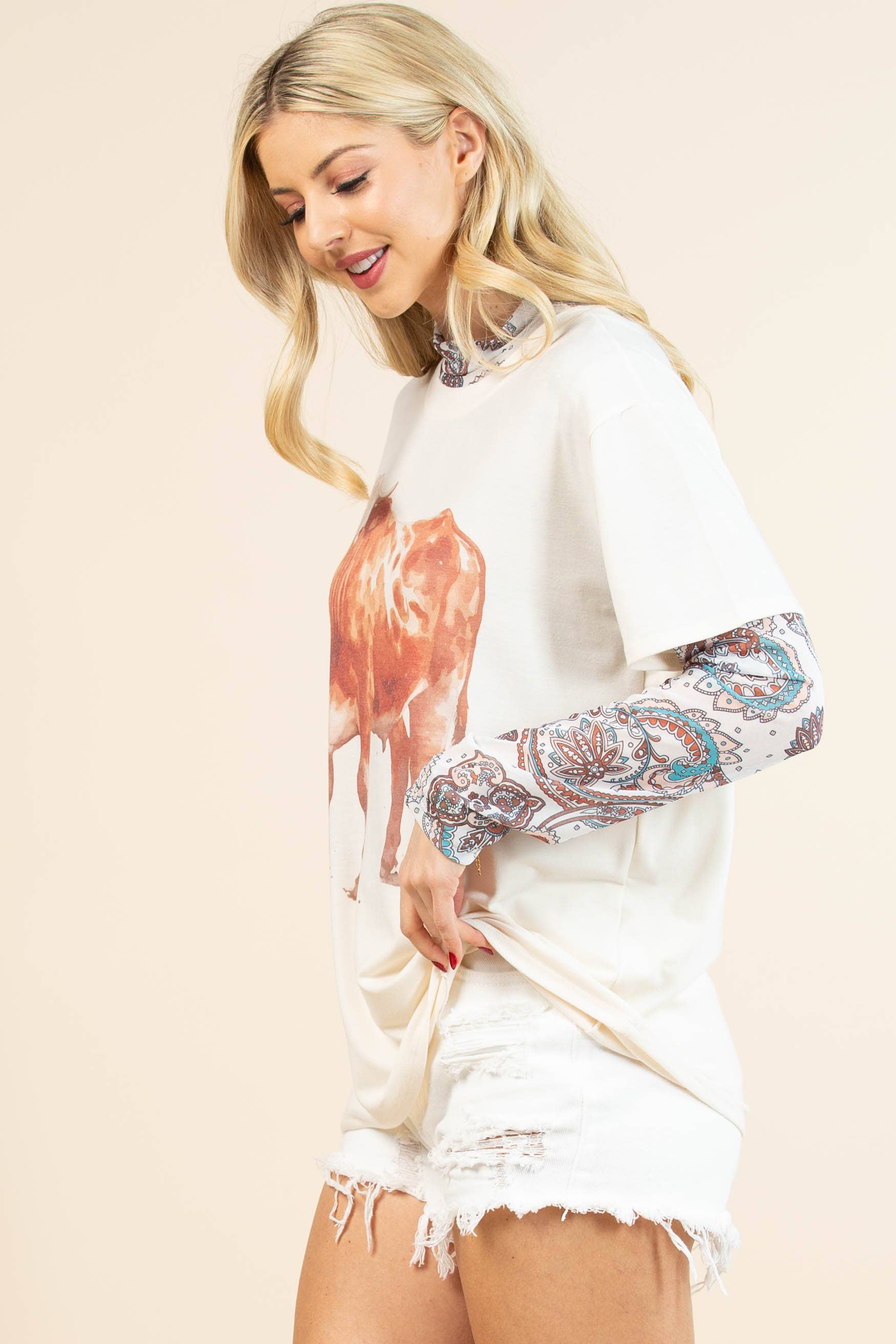 Vanilje/Khaki AV1205-LOREN KO GRAFISK KORTÆRMET T-SHIRT for engroshandel på Faire6