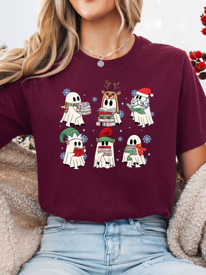 Holiday-Geister-Lese-Tee – Weihnachts-Bücherliebhaber-Shirt für den Großhandel von Boho Bloom Emporium