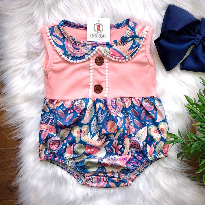 Combishort Butterflies & Blooms par Wellie Kate pour la vente par Wellington Design Co.