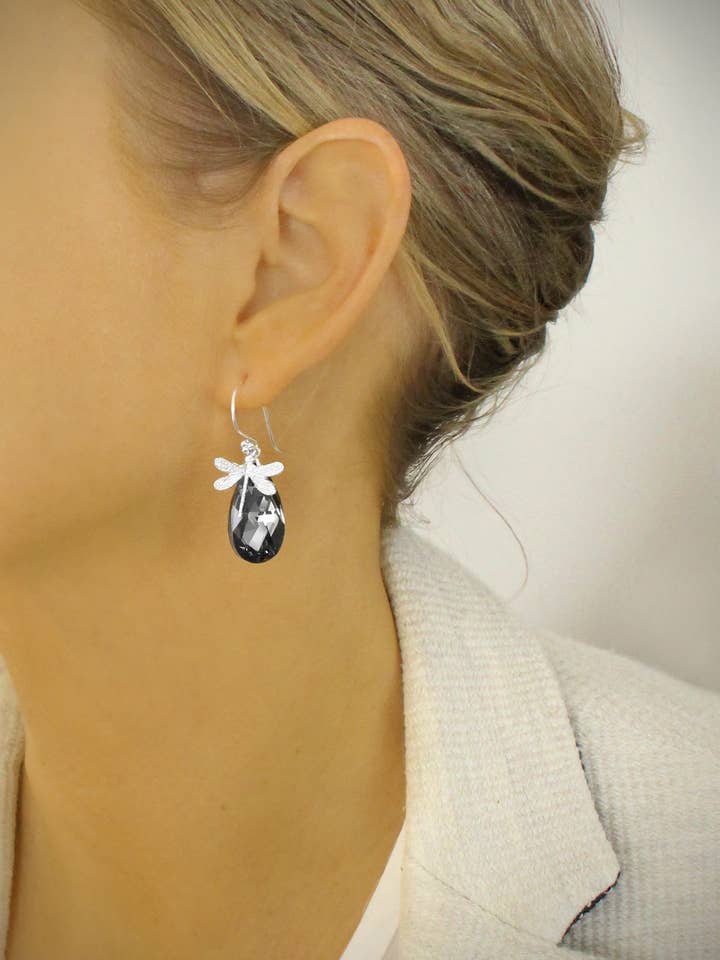 Brincos de libélula banhados a ródio com cristal Black Diamond por atacado de DIGE DESIGNS