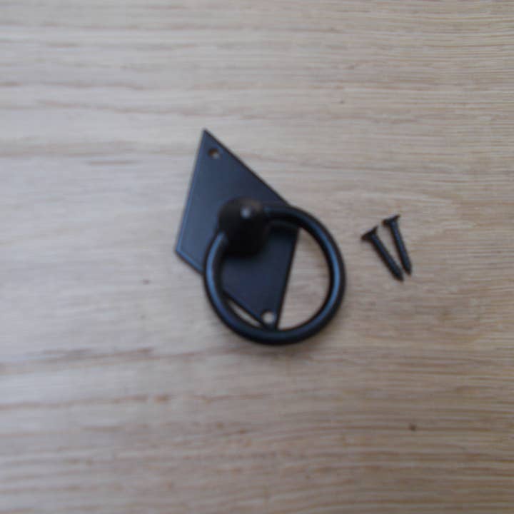 IronmongeryWorld – wholesale Knob/pull – Vertical Diamond Ring Pull Black Antique