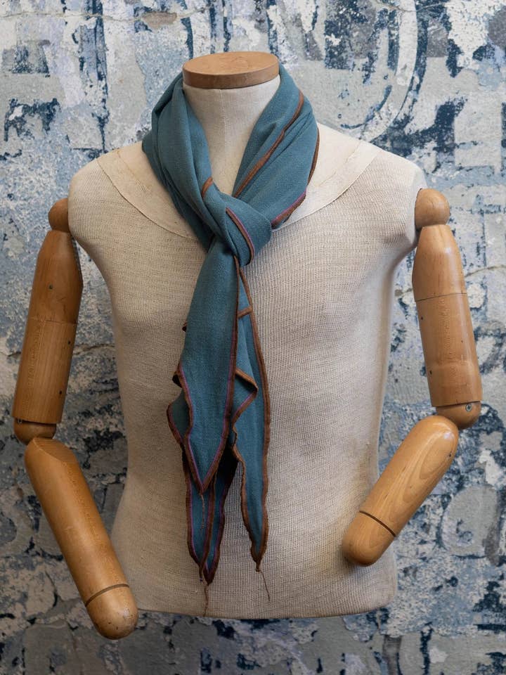 Écharpe en lin Teal Crossroads pour la vente par Late Sunday Afternoon