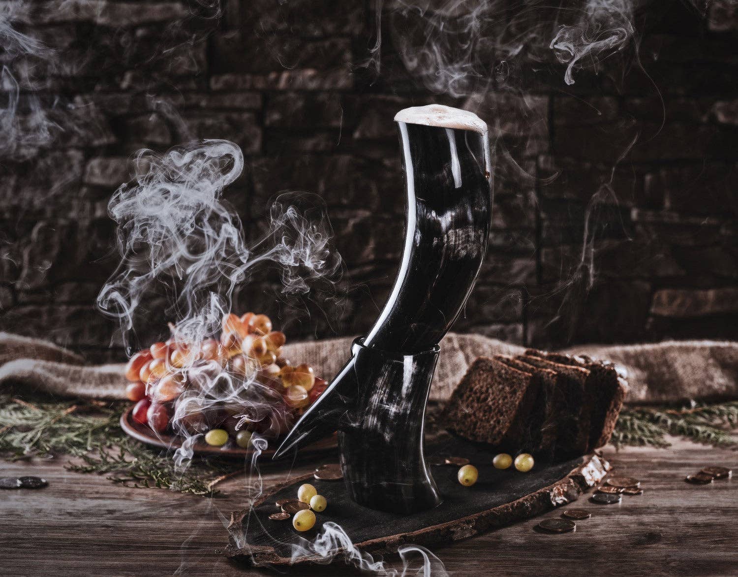 Norse Tradesman – wholesale Dricksglas och koppar – Vikingasdrickshorn med stativ1