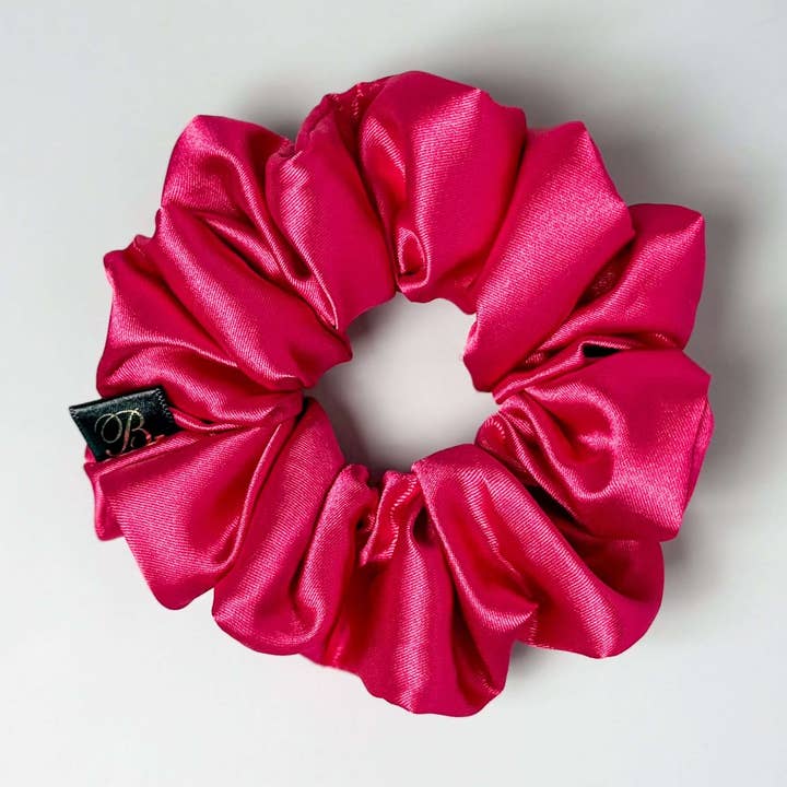 Chouchou en satin couleur Barbie Girl pour la vente par B. LUVV & CO.