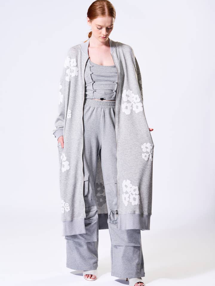 Grijze jasjurk met Puff Blooms voor wholesale door The Fifth Week