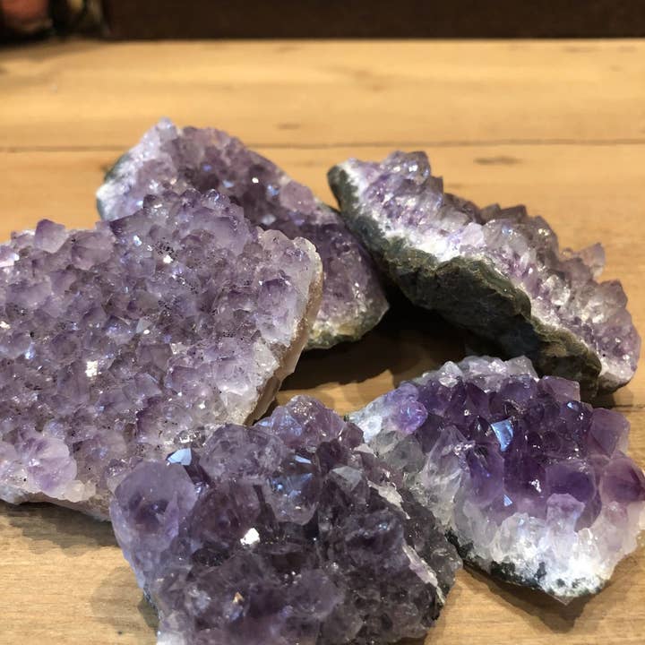 Amas de Cristaux d'Améthyste - Pierre de Guérison et de Beauté - AC1 pour la vente par The Hare And The Moon