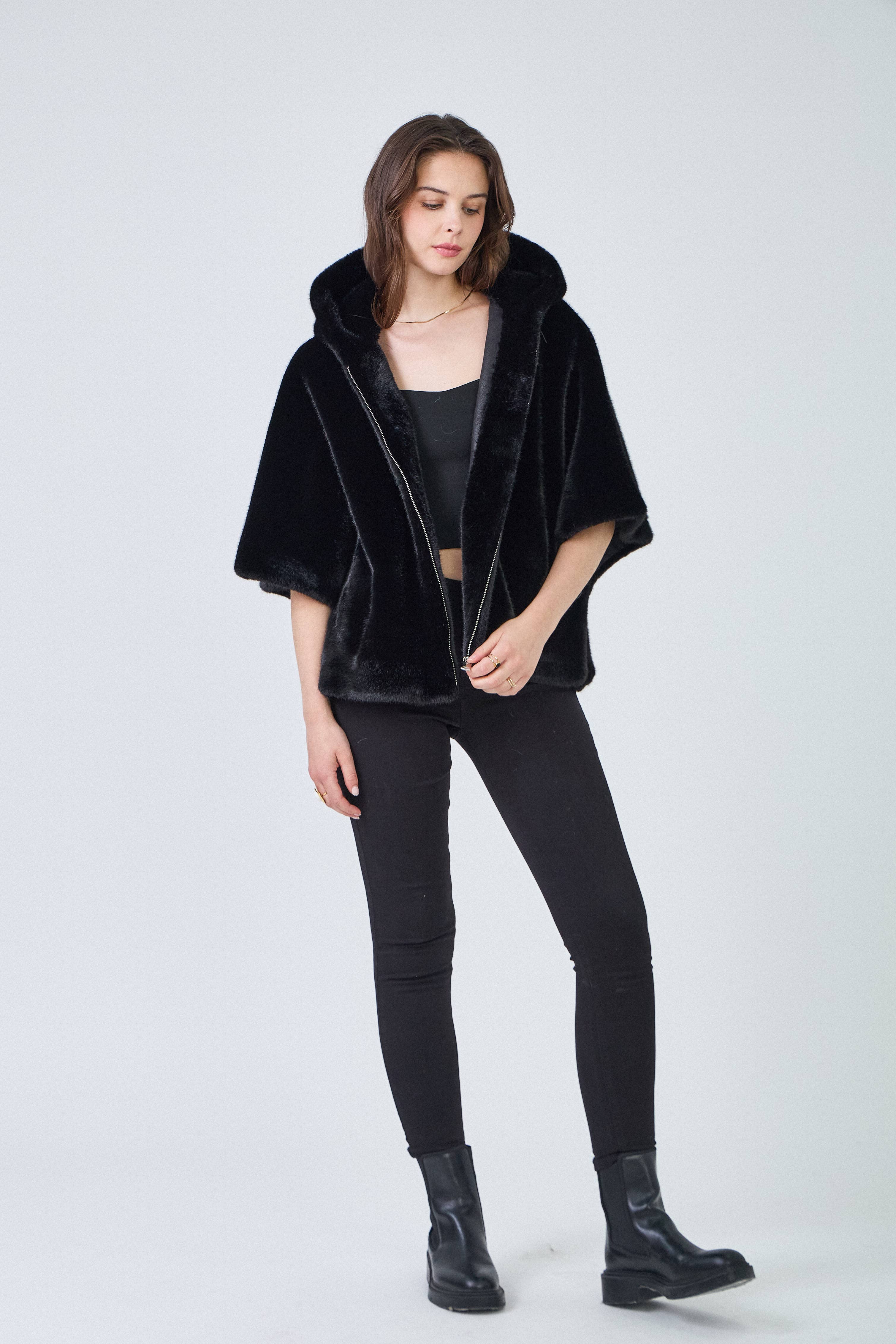 Giovanni Paris - Vendita all'ingrosso Pelliccia/Pelliccia sintetica - Donna - Mantella Alizée con cappuccio in ecopelliccia4