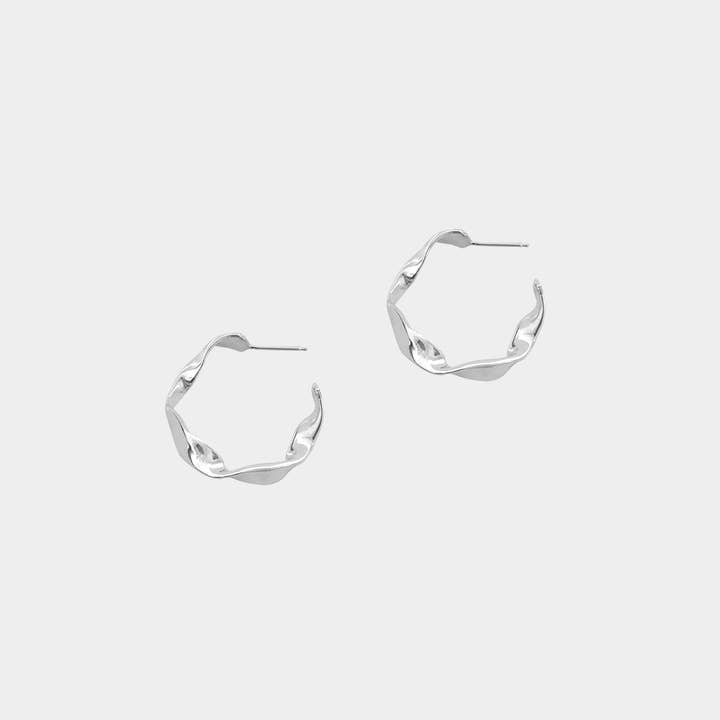 Baby Juliette Hoops för wholesale av Kara Yoo