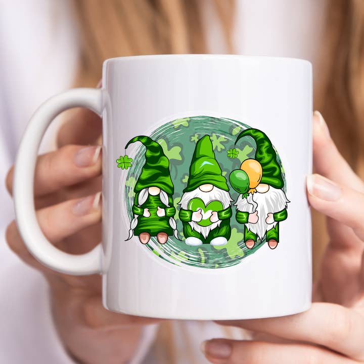 Tasse Gnomes pour la Saint-Patrick pour la vente par Mug Boss Inc.