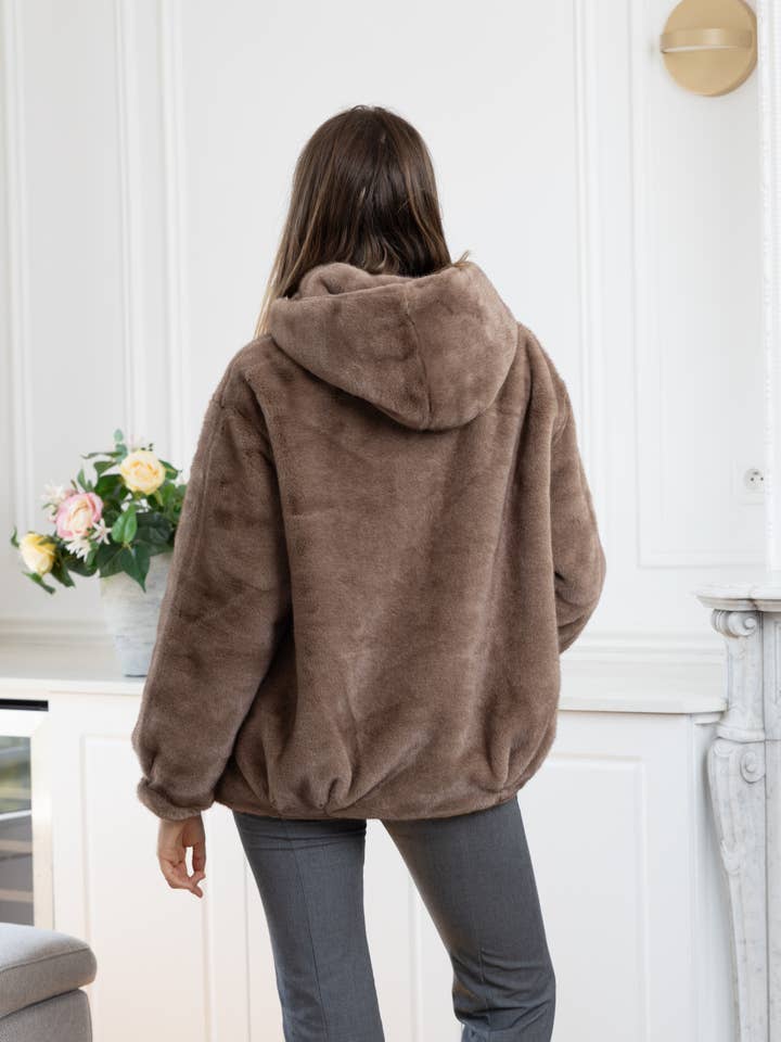 LINETA - Wholesale Fur/Faux Fur Coat - Women's - F-2 Faux fur coat with hood2