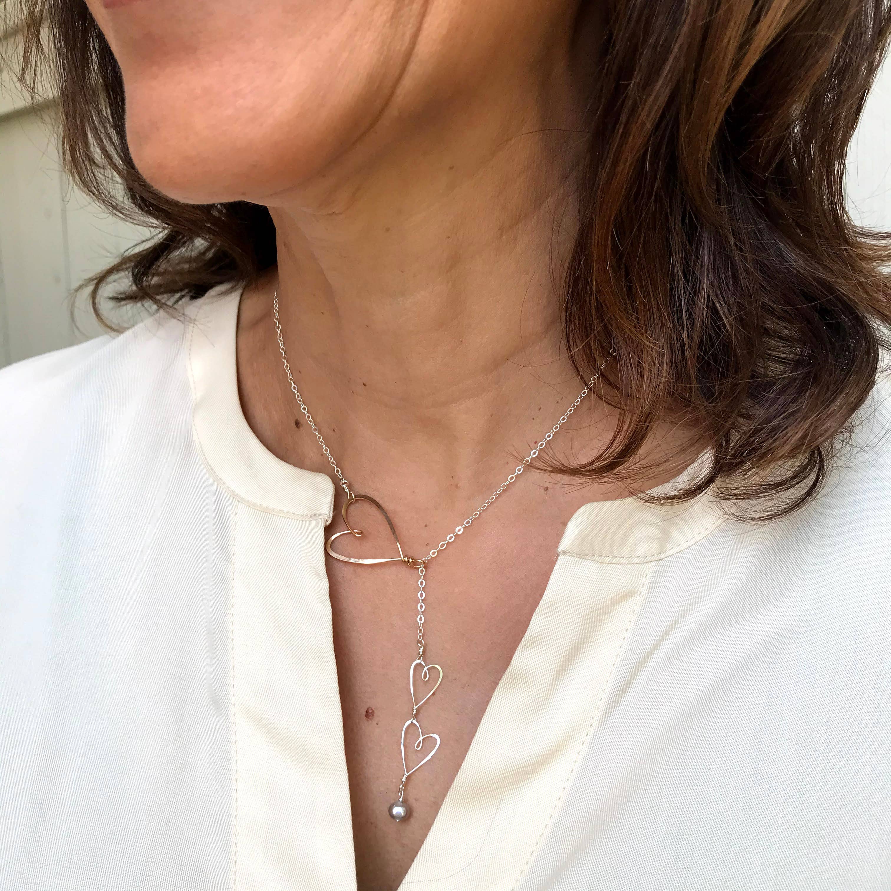 Beth Jewelry - Wholesale Pendant/Charm Necklace - Sliding Hearts Necklace  - Gold1