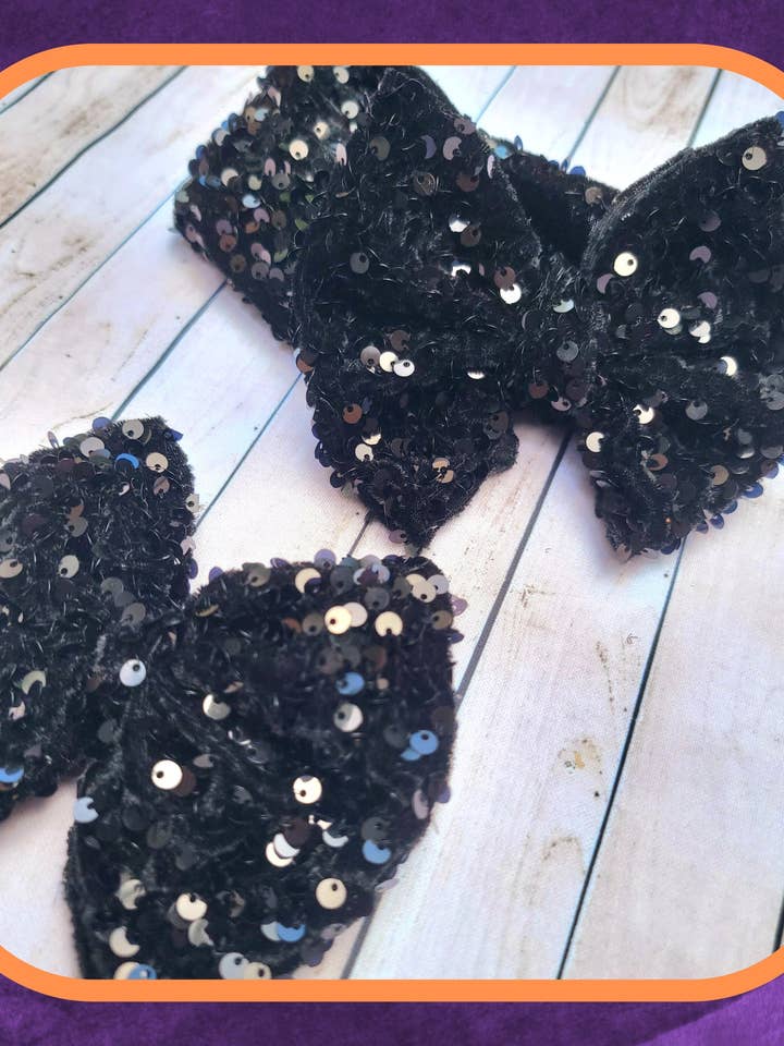 Noeud en velours noir à paillettes pour la vente par East Coast Kids