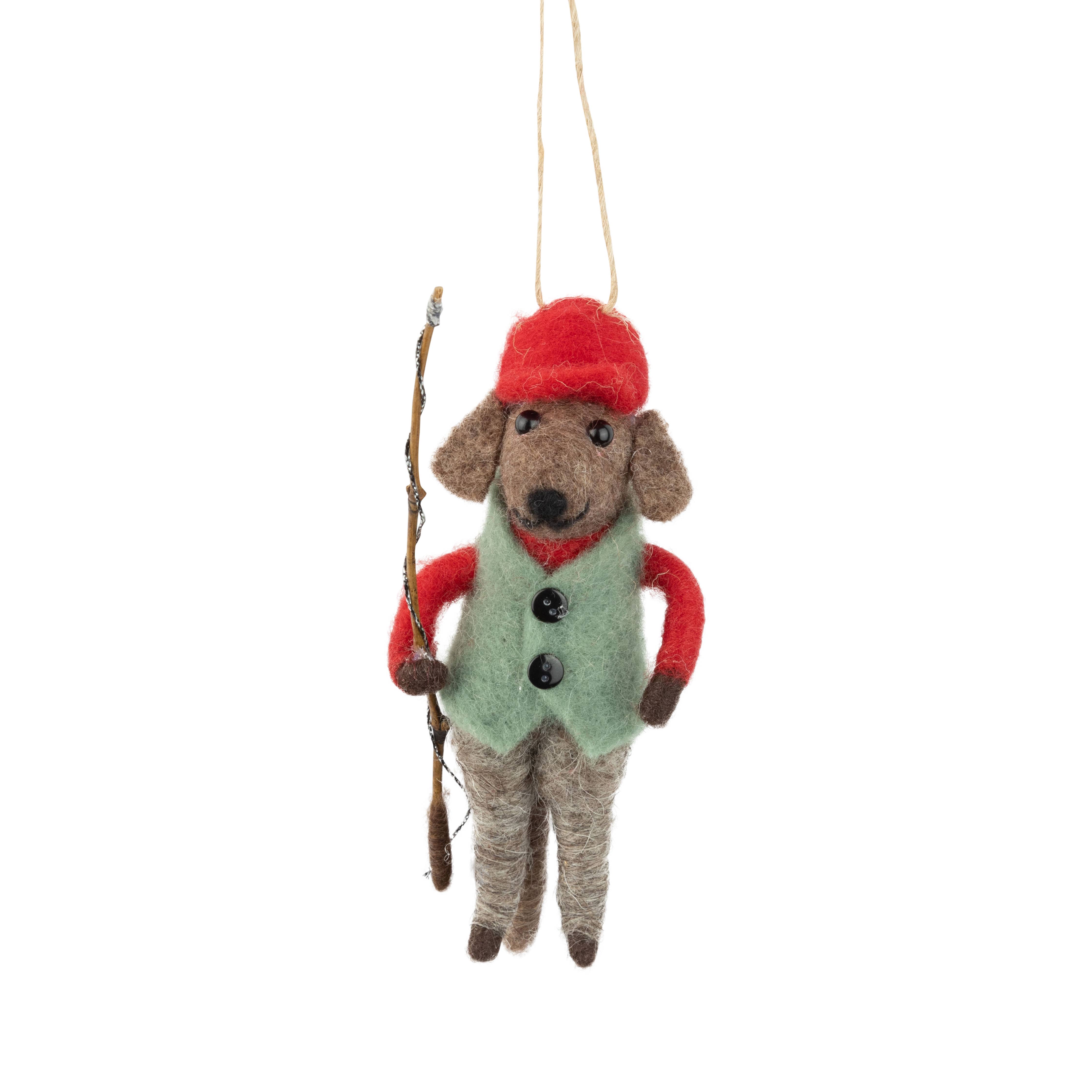Silver Tree Home & Holiday - Vente Objets de décoration - A13630 : Chien en feutre orn, gilet vert, chapeau rouge, une canne à pêche, 16 cm