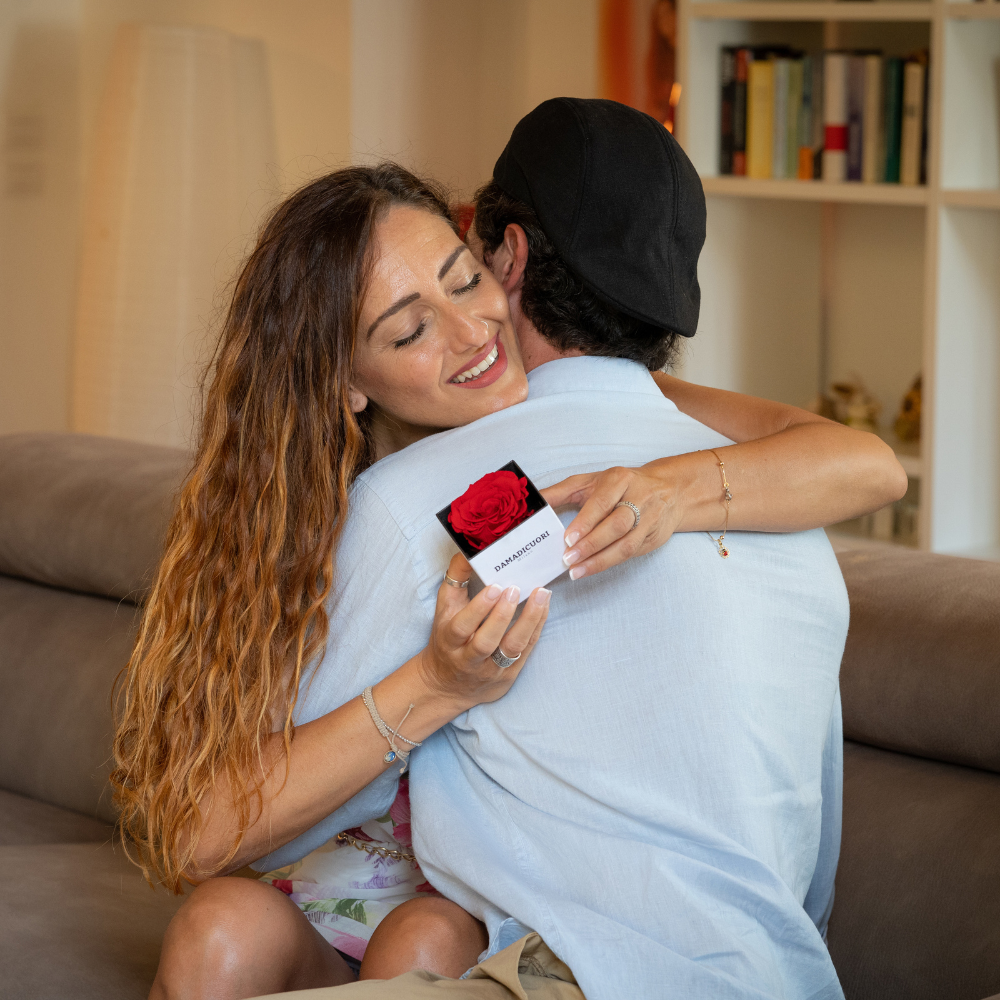 DAMADICUORI Milano – wholesale Torkade/pressade blommor – Set med äkta stabiliserade rosor UNICA XL i vita lådor2