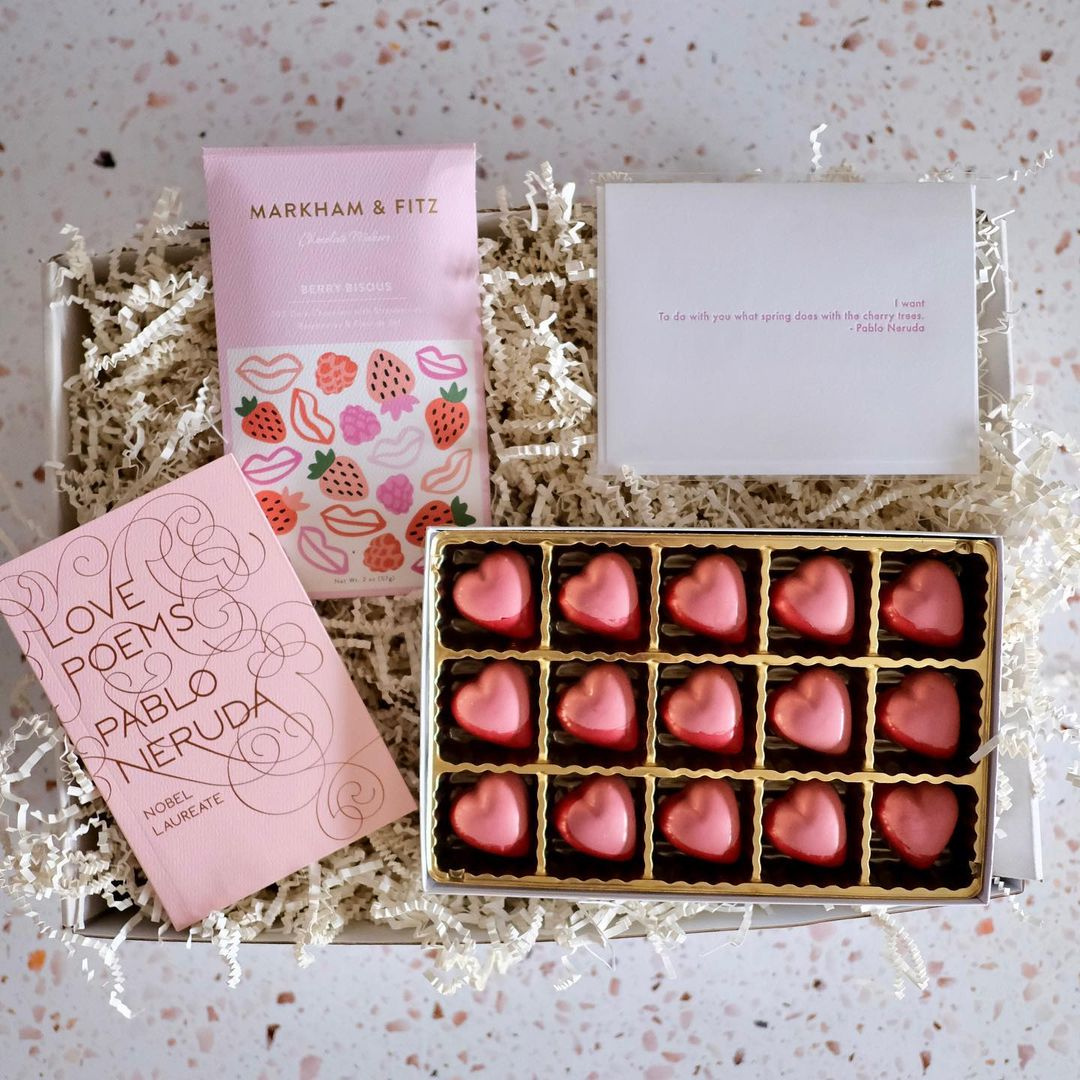 Markham & Fitz Chocolate - Wholesale Chocolate Bar - Berry Bisous  Dominican Dark Chocolate Bar 5