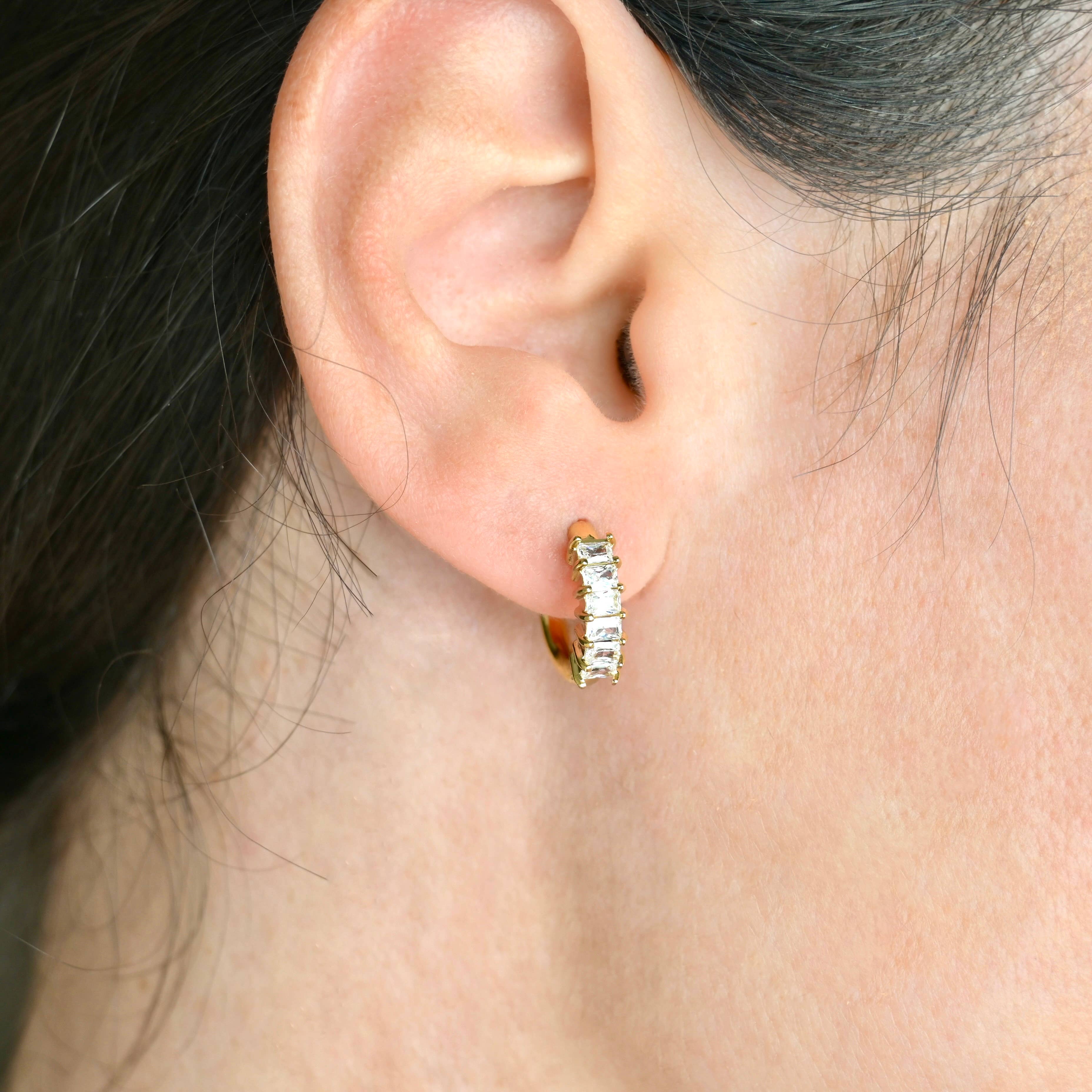 Blueyejewelry - Vente Petits anneaux - Boucles d’oreilles créoles fines avec zircone cubique baguette - résistant au ternissement9