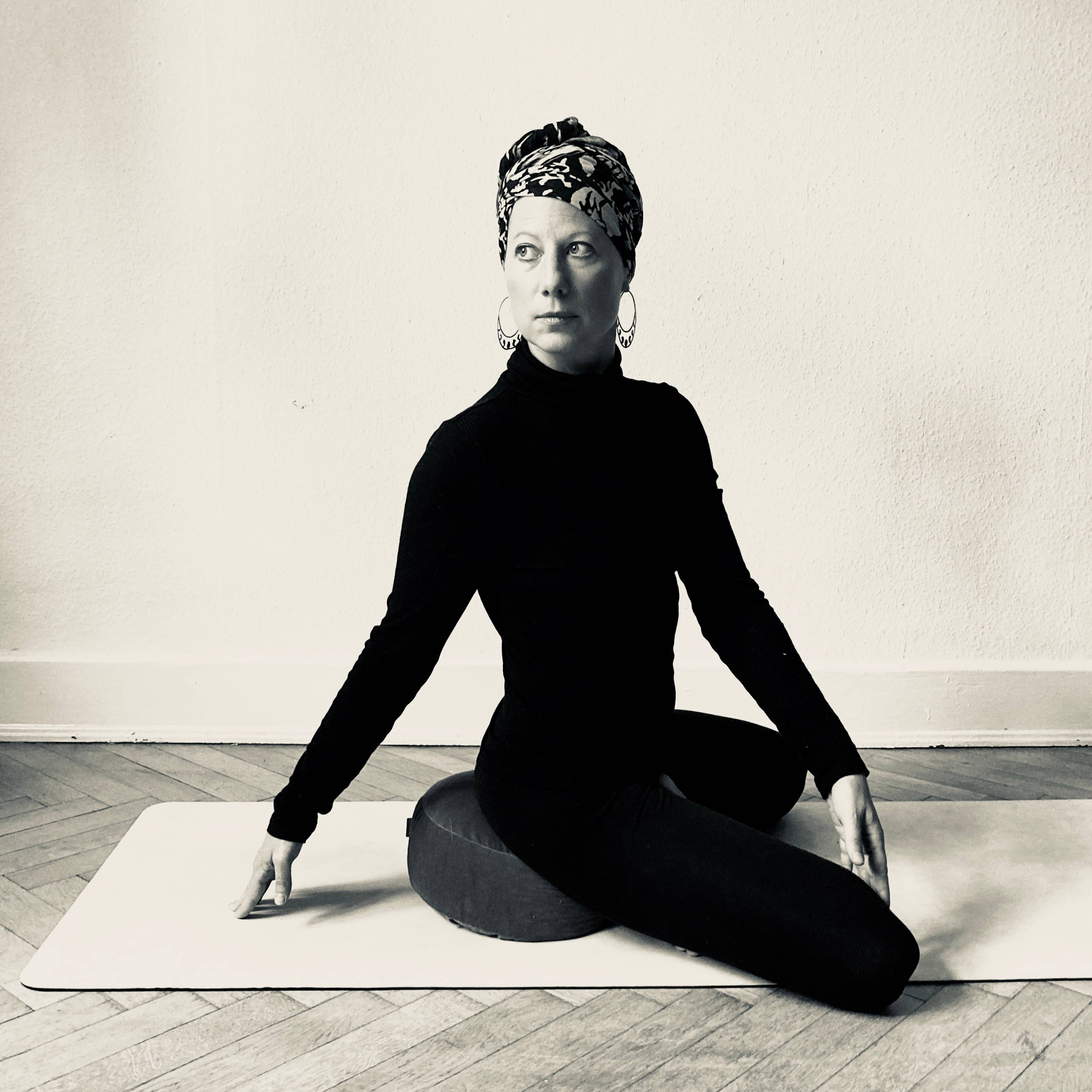 reinc. - Wholesale Meditatie benodigdheden - Organisch meditatiekussen Namasté, mosterdgeel, geborduurd2