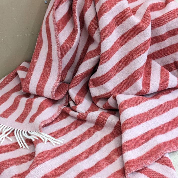 Coudre Berlin - Wholesale Throw Blanket - Wool Blanket / Cozy Blanket STRIPES red / rose