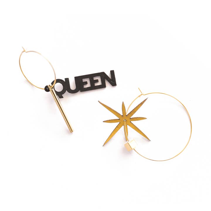 Queen – Boucles d’oreilles dépareillées pour la vente par Matcha Paris