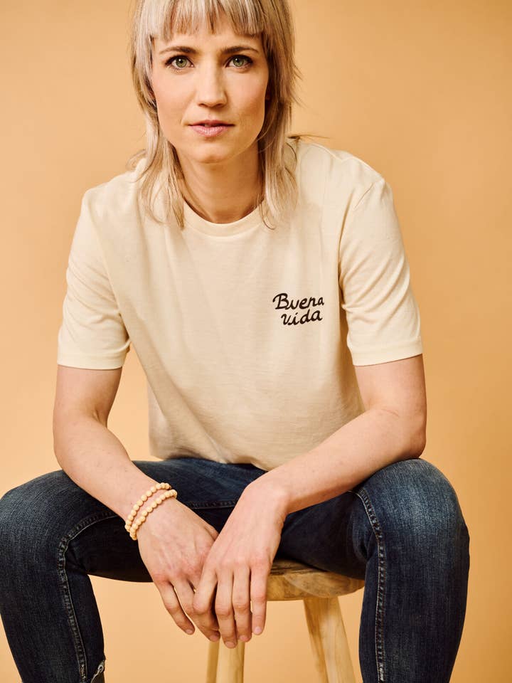Bonita Republica - Wholesale Screen Printed T-Shirt - Unisex - T-Shirt Buena Vida3