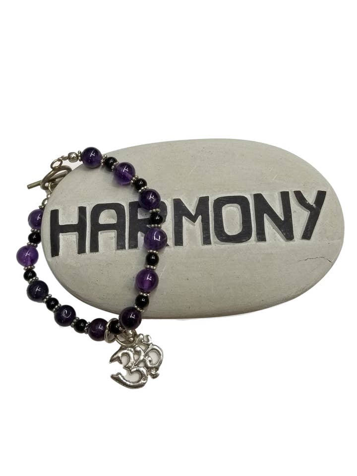 Pulsera de cuentas Om de amatista para venta al por mayor de Yak & Yeti