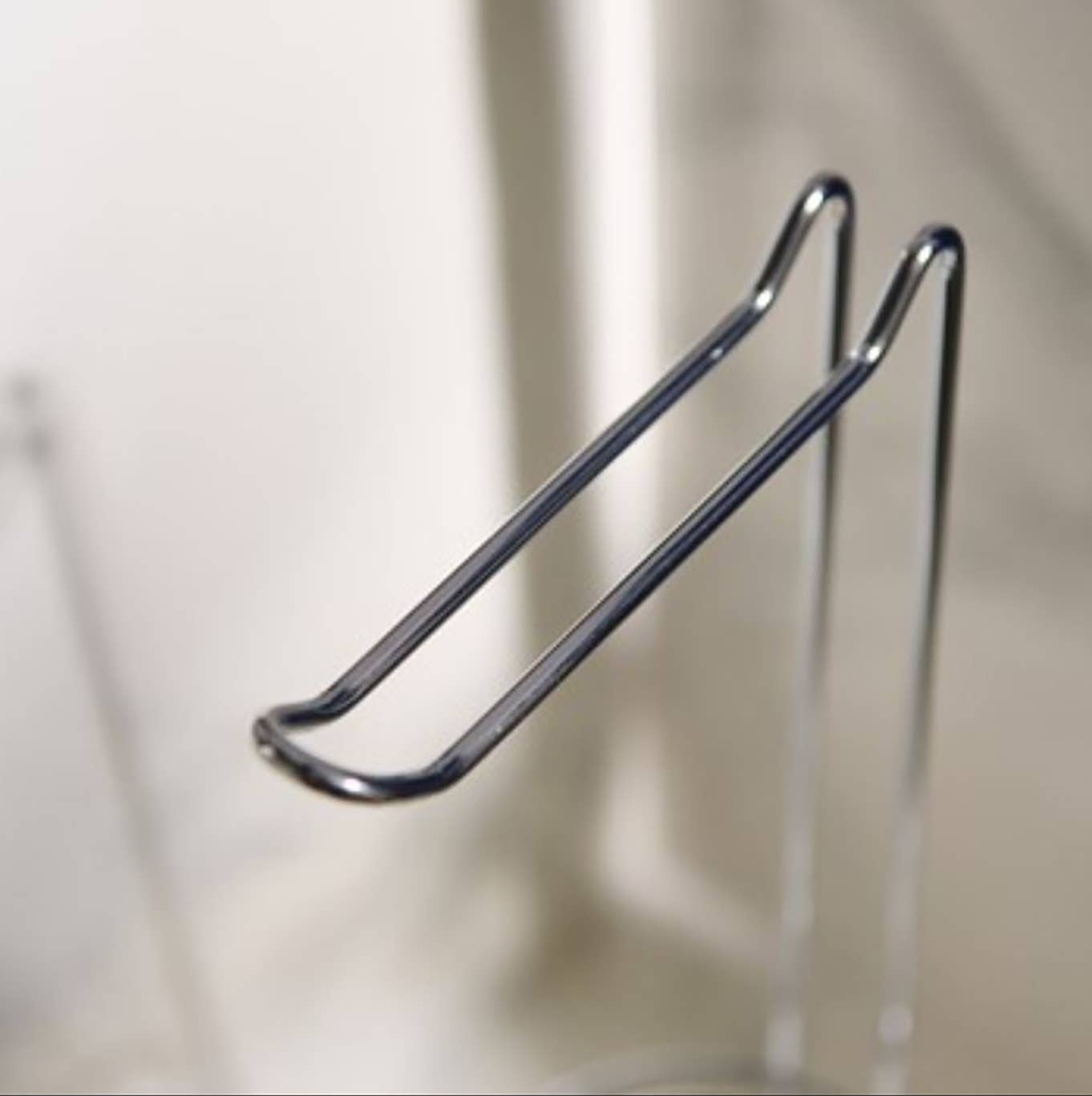 home mart goods – wholesale Toilet paper holder – 26" Tall - Silver Metal Toilet Paper Storage Stand Holder6