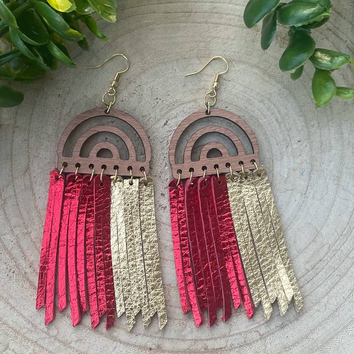 MadJack Designs - Vente Boucles d'oreilles pendantes - Boucles d'oreilles rouges et dorées à franges en cuir véritable et bois