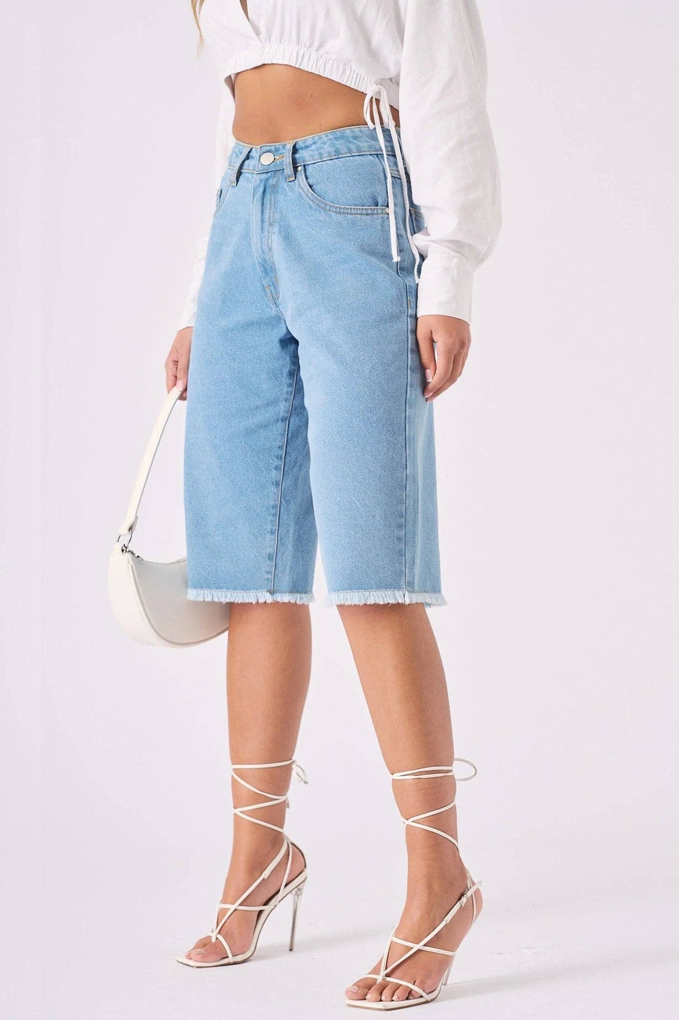 JMOJO UK Limited – Großhandel Shorts – Damen – Elara Longline Denim-Shorts – Hellblaue Waschung4