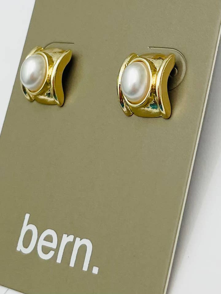 MINI - Clou d'oreille perle égyptienne (or/perle) BER609 pour la vente par TWO FORTY TWO