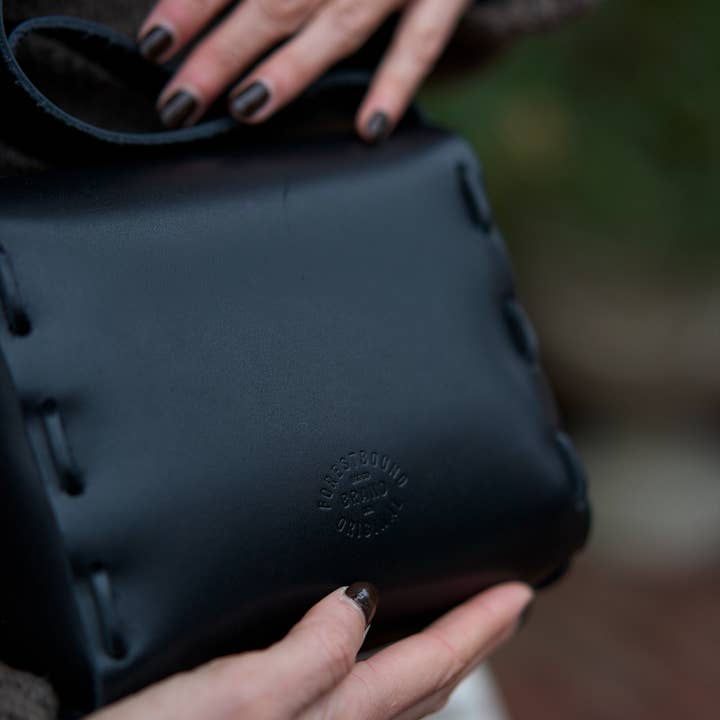 FORESTBOUND – wholesale Crossbody bag – Women's – Leather Saddle Bag in Black6