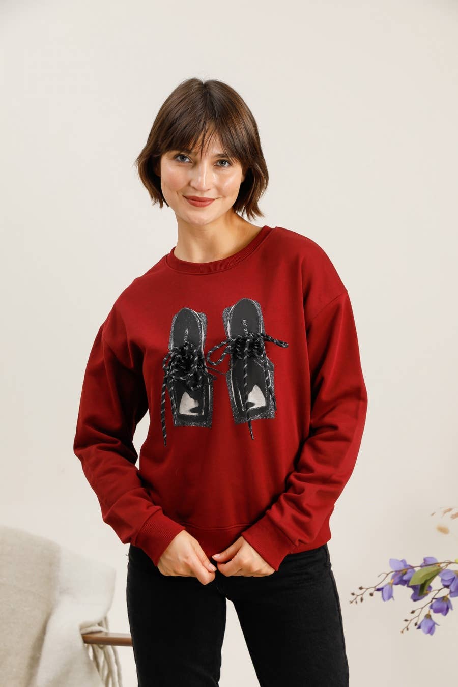 Attrait Paris - Wholesale Graphic Sweatshirt - Women's - Crew neck sweatshirt, lace-up sneakers4