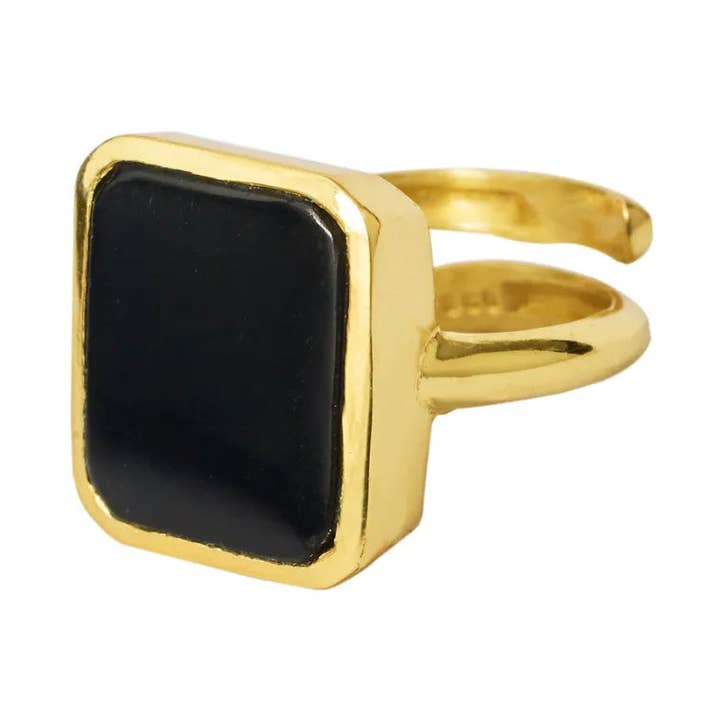 YYL LUXE 'Night Feed' Bague en onyx noir et vermeil or pour la vente par YAA YAA LONDON